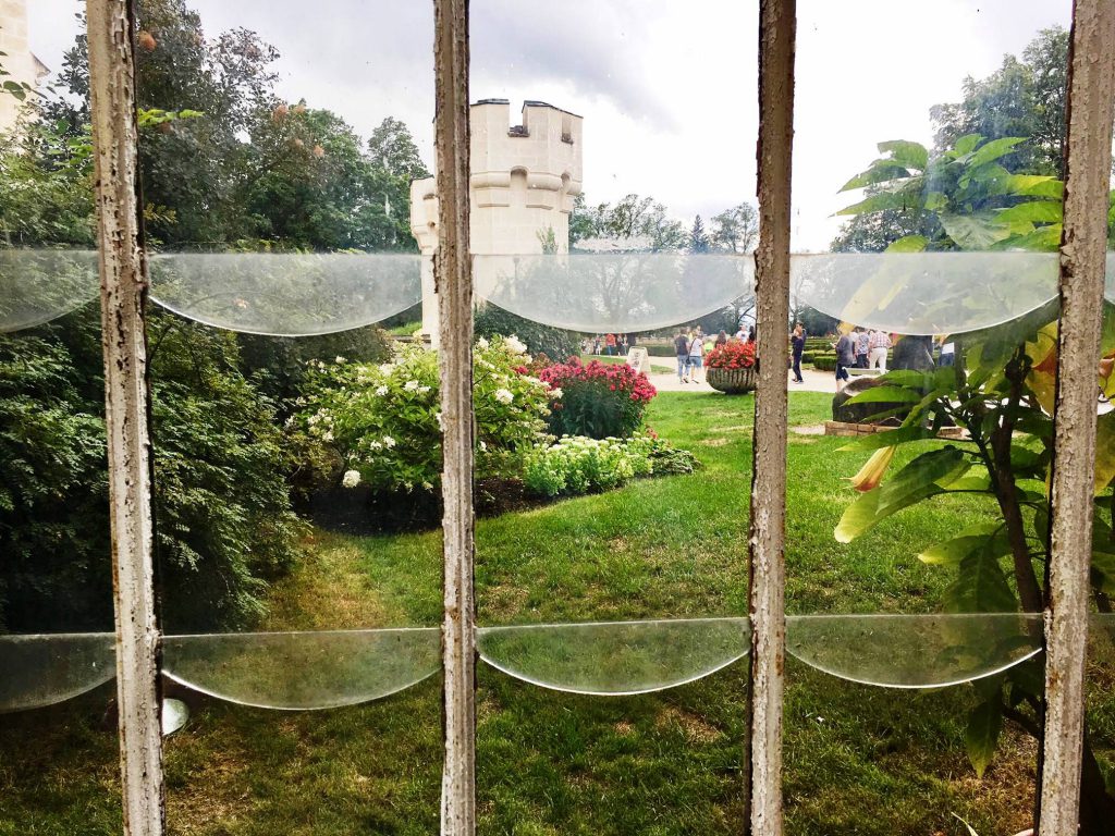 אריחי זכוכית- גינת החורף בטירת חלובוקה