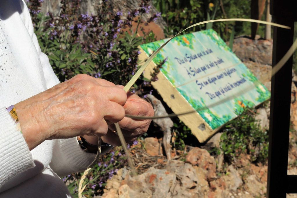 old-hands-weaving-palm