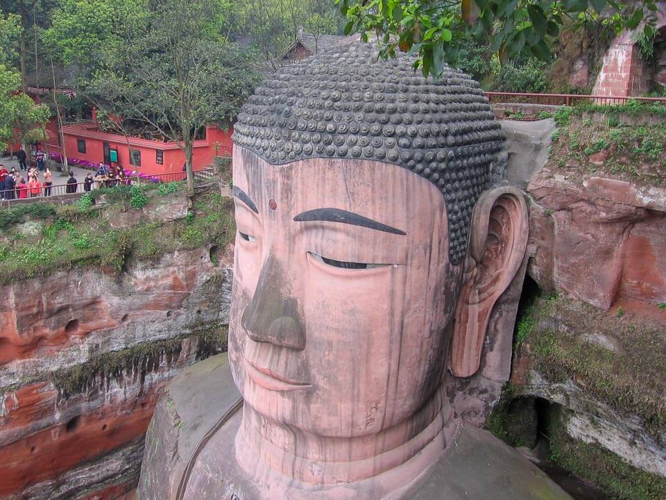 פסל הבודהה הענק ליד לשאן