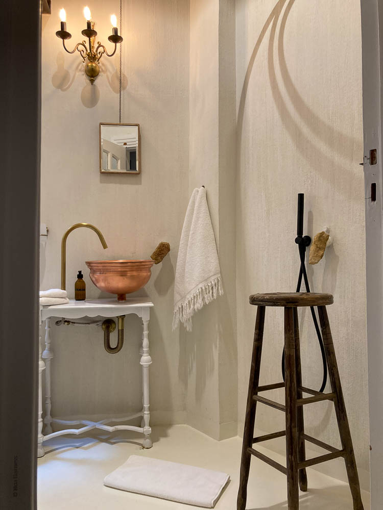 old fashion bathroom