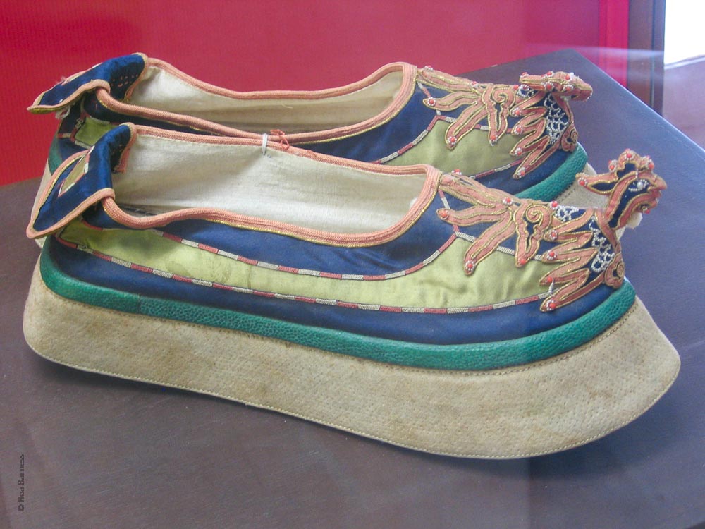 נעלי אישה סיניות